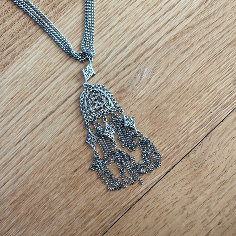 Elegant Silver Pendant Necklace